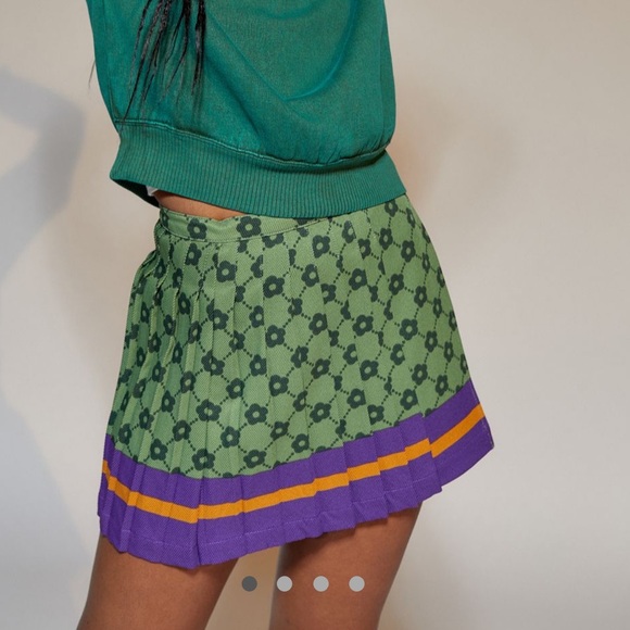 Urban Outfitters Pleated Skit - Picture 3 of 6